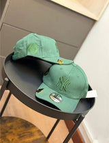 Gorra Verde con Bordado Tonal Frontal