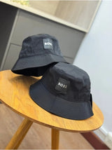 Gorro Bucket Hat Negro con Parche de Texto