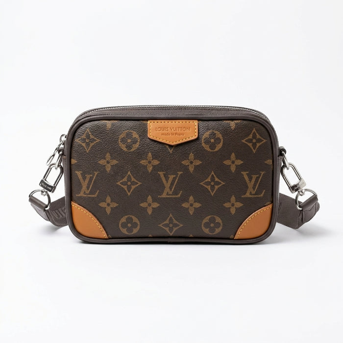 Bolso cruzado pequeño estampado marrón con detalles camel