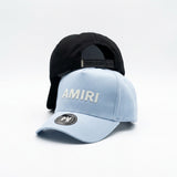 Gorra Celeste con Texto Frontal y Parche Circular