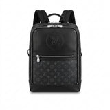 Mochila negra con panel estampado y cierres dorados
