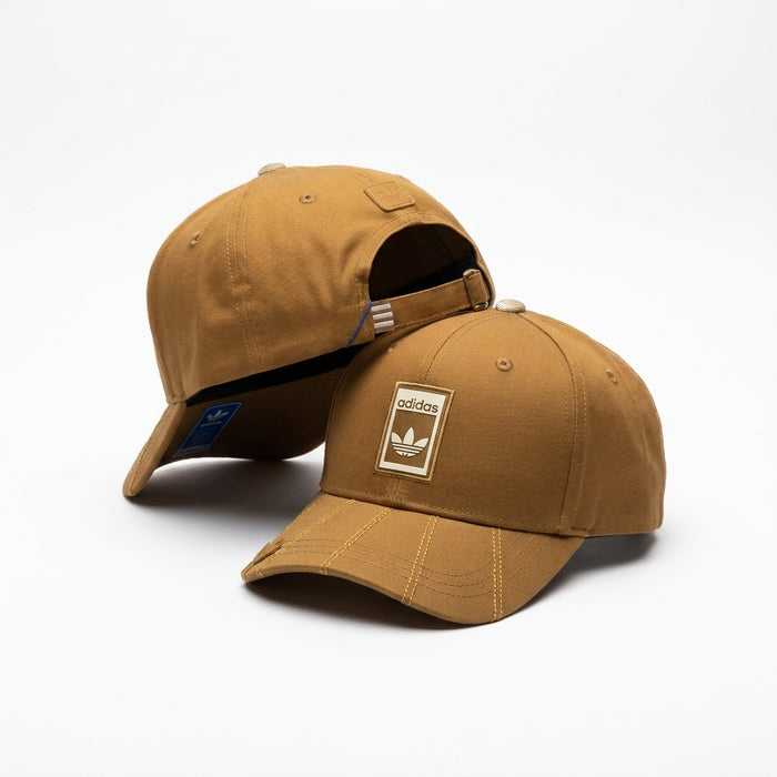 Gorra Camel con Parche Rectangular y Bordado de Hojas