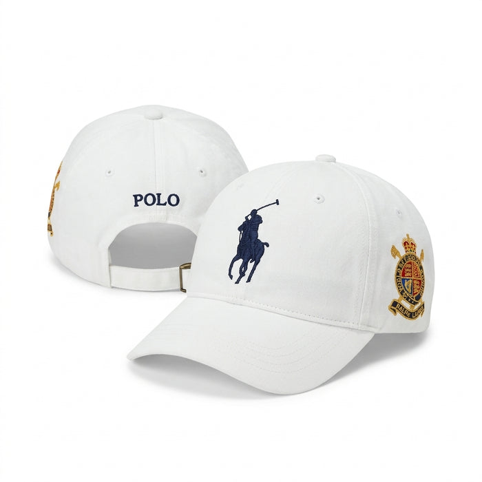 Gorra Blanca con Bordado Ecuestre y Texto Frontal