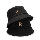 Gorro Bucket Hat Negro con Bordado Monograma Dorado
