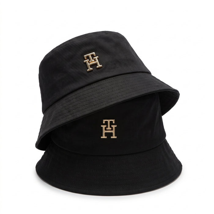 Gorro Bucket Hat Negro con Bordado Monograma Dorado
