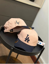 Gorra Rosa con Bordado de Iniciales y Visera Bicolor